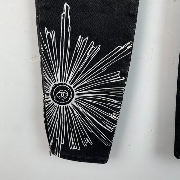 Chanel Black Denim Jeans With White Graphic Print & Button Detail - Picture 5 of 8